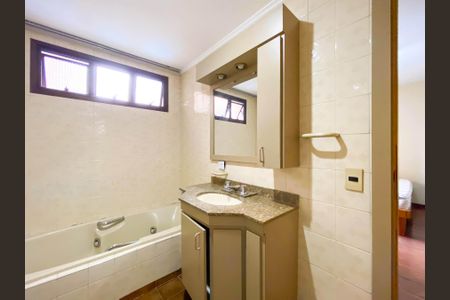 Apartamento para alugar com 139m², 4 quartos e 3 vagas Apartamento para alugar com 139m², 4 quartos e 3 vagasBanheiro da Suíte