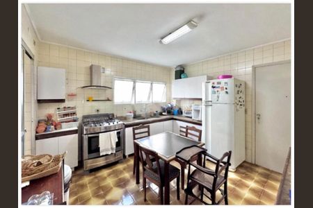 Apartamento à venda com 3 quartos, 140m² em Cerqueira César, São Paulo