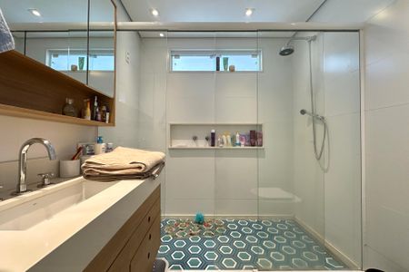 Apartamento à venda com 128m², 2 quartos e 1 vaga Apartamento à venda com 128m², 2 quartos e 1 vagaBanheiro Suíte