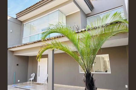 Casa de condomínio à venda com 280m², 3 quartos e 3 vagas