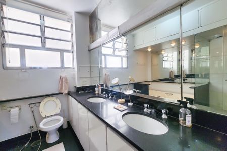 Apartamento à venda com 282m², 3 quartos e 2 vagas Apartamento à venda com 282m², 3 quartos e 2 vagasBanheiro da Suite