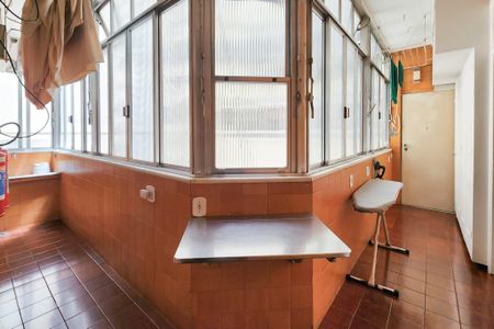 Apartamento à venda com 282m², 3 quartos e 2 vagas Apartamento à venda com 282m², 3 quartos e 2 vagasÁrea de Serviço