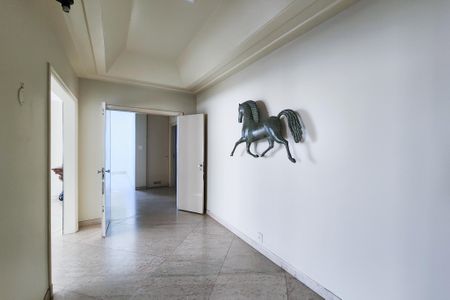 Apartamento à venda com 282m², 3 quartos e 2 vagas Apartamento à venda com 282m², 3 quartos e 2 vagasCorredor