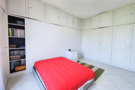 Apartamento à venda com 282m², 3 quartos e 2 vagas Apartamento à venda com 282m², 3 quartos e 2 vagasQuarto 2