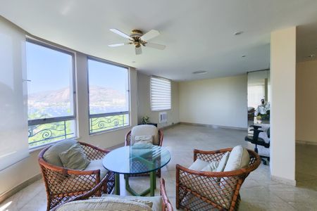 Apartamento à venda com 282m², 3 quartos e 2 vagas Apartamento à venda com 282m², 3 quartos e 2 vagasSala