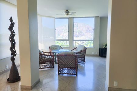Apartamento à venda com 282m², 3 quartos e 2 vagas Apartamento à venda com 282m², 3 quartos e 2 vagasSala