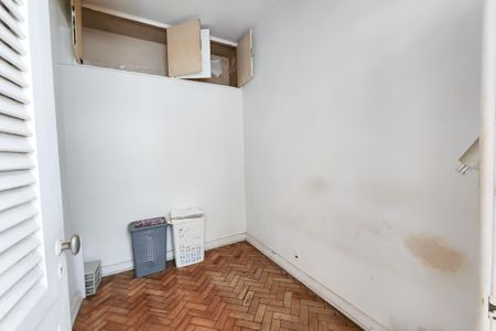 Apartamento à venda com 282m², 3 quartos e 2 vagas Apartamento à venda com 282m², 3 quartos e 2 vagasQuarto de Serviço 1