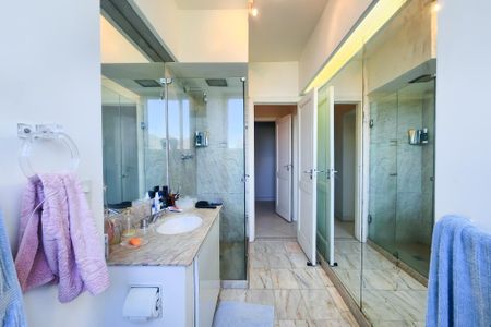 Apartamento à venda com 282m², 3 quartos e 2 vagas Apartamento à venda com 282m², 3 quartos e 2 vagasBanheiro