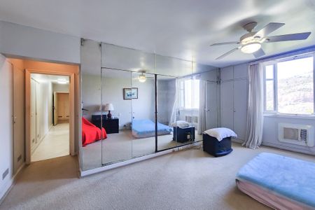 Apartamento à venda com 282m², 3 quartos e 2 vagas Apartamento à venda com 282m², 3 quartos e 2 vagasSuíte