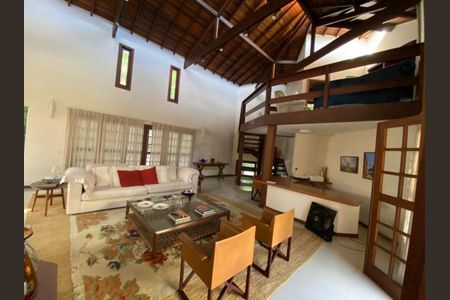 Casa à venda com 4 quartos, 295m² em Itaipu, Niterói
