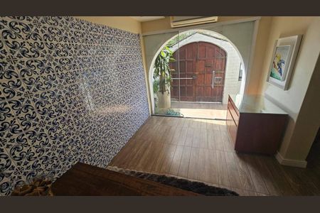 Casa à venda com 235m², 3 quartos e 1 vaga