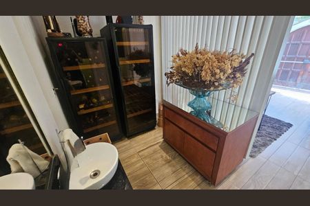 Casa à venda com 235m², 3 quartos e 1 vaga