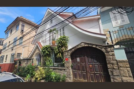 Casa à venda com 235m², 3 quartos e 1 vaga