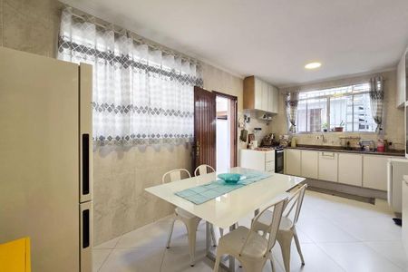 Casa à venda com 165m², 3 quartos e 2 vagas
