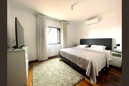 Casa à venda com 4 quartos, 330m² em Parque dos Principes, São Paulo