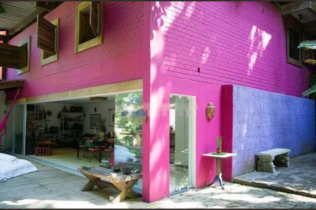 Casa à venda com 254m², 4 quartos e 2 vagas