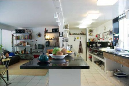 Casa à venda com 254m², 4 quartos e 2 vagas