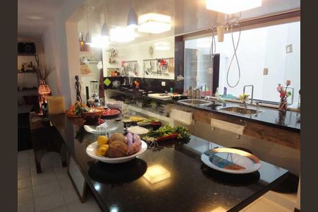 Casa à venda com 254m², 4 quartos e 2 vagas