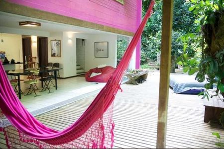 Casa à venda com 254m², 4 quartos e 2 vagas