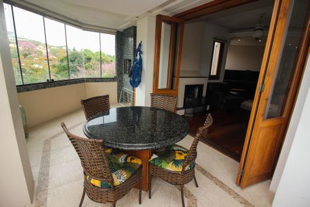 Apartamento à venda com 117m², 3 quartos e 2 vagas Apartamento à venda com 117m², 3 quartos e 2 vagasVaranda