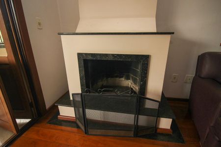 Apartamento à venda com 117m², 3 quartos e 2 vagas Apartamento à venda com 117m², 3 quartos e 2 vagasDetalhe da Sala - Lareira