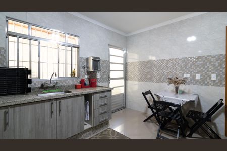 Casa à venda com 94m², 3 quartos e 2 vagas Casa à venda com 94m², 3 quartos e 2 vagasCozinha