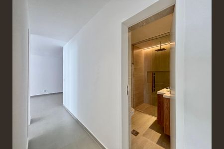 Apartamento à venda com 115m², 3 quartos e 2 vagasBanheiro social - corredor de acesso