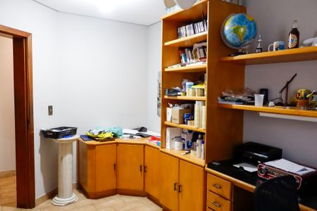 Casa para alugar com 320m², 3 quartos e 6 vagas Casa para alugar com 320m², 3 quartos e 6 vagasEscritório