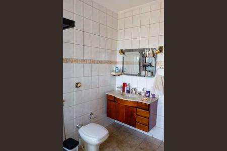 Casa para alugar com 320m², 3 quartos e 6 vagas Casa para alugar com 320m², 3 quartos e 6 vagasBanheiro da Suíte 2