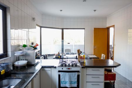 Casa para alugar com 320m², 3 quartos e 6 vagas Casa para alugar com 320m², 3 quartos e 6 vagasCozinha