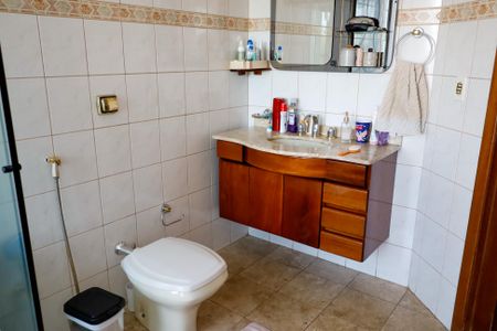 Casa para alugar com 320m², 3 quartos e 6 vagas Casa para alugar com 320m², 3 quartos e 6 vagasBanheiro da Suíte 2