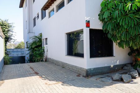 Casa para alugar com 320m², 3 quartos e 6 vagas Casa para alugar com 320m², 3 quartos e 6 vagasQuintal