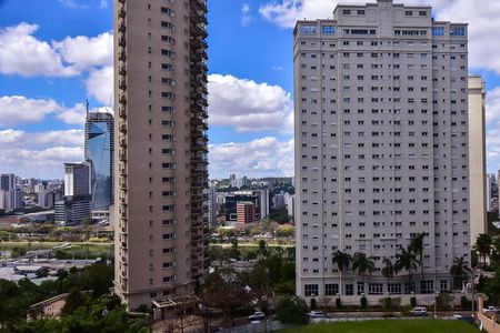 Apartamento à venda com 213m², 3 quartos e 4 vagasVista da Suíte 2