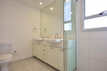 Apartamento à venda com 213m², 3 quartos e 4 vagasBanheiro da Suíte 3