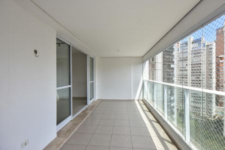 Apartamento à venda com 213m², 3 quartos e 4 vagasVaranda 2