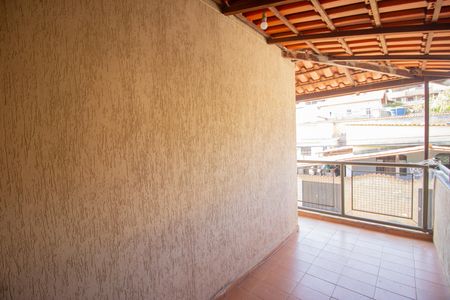 Varanda de casa para alugar com 3 quartos, 200m² em Santa Helena, Contagem