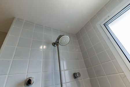 Apartamento para alugar com 138m², 3 quartos e 2 vagas Apartamento para alugar com 138m², 3 quartos e 2 vagasBanheiro da Suíte 1 - chuveiro