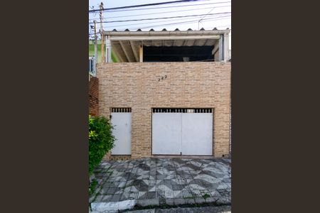 Casa à venda com 125m², 2 quartos e 1 vaga Casa à venda com 125m², 2 quartos e 1 vagaFachada