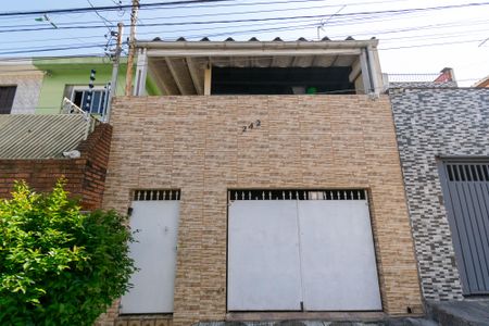 Casa à venda com 125m², 2 quartos e 1 vaga Casa à venda com 125m², 2 quartos e 1 vagaFachada