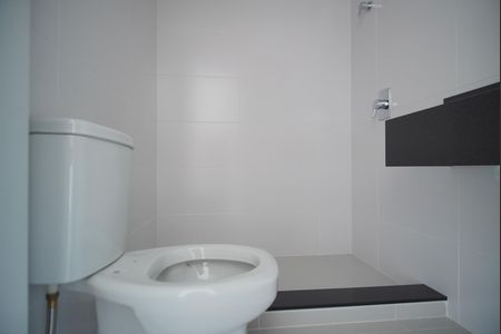 Apartamento à venda com 70m², 2 quartos e 2 vagasBanheiro da Suíte 1