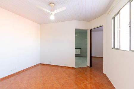 Sala de casa para alugar com 2 quartos, 56m² em São Lucas, São Paulo