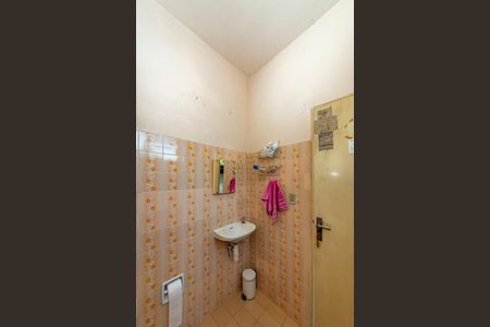 Casa à venda com 240m², 3 quartos e 2 vagas Casa à venda com 240m², 3 quartos e 2 vagasBanheiro de serviço