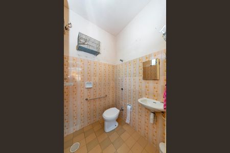 Casa à venda com 240m², 3 quartos e 2 vagas Casa à venda com 240m², 3 quartos e 2 vagasBanheiro de serviço