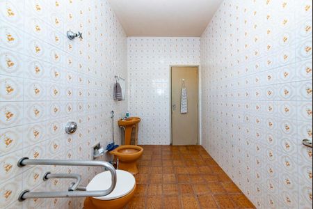 Casa à venda com 240m², 3 quartos e 2 vagas Casa à venda com 240m², 3 quartos e 2 vagasBanheiro Social