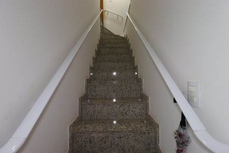 Apartamento à venda com 180m², 3 quartos e 3 vagasEscada