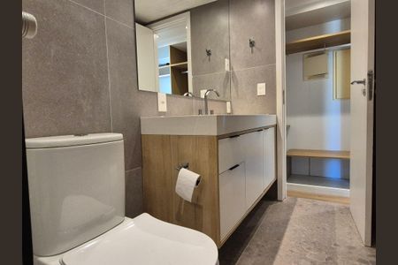 Apartamento à venda com 222m², 3 quartos e 2 vagas Apartamento à venda com 222m², 3 quartos e 2 vagasBanheiro da Suíte 1