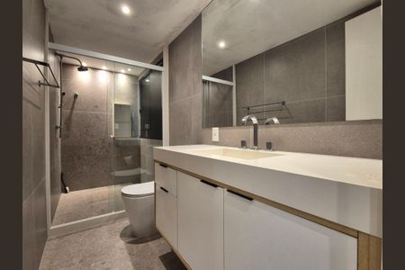 Apartamento à venda com 222m², 3 quartos e 2 vagas Apartamento à venda com 222m², 3 quartos e 2 vagasBanheiro da Suíte 1