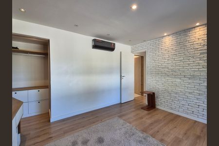 Apartamento à venda com 222m², 3 quartos e 2 vagas Apartamento à venda com 222m², 3 quartos e 2 vagasSuíte 1