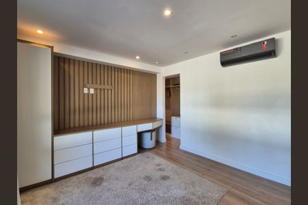 Apartamento à venda com 222m², 3 quartos e 2 vagas Apartamento à venda com 222m², 3 quartos e 2 vagasSuíte 1