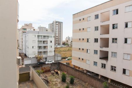 Apartamento para alugar com 214m², 3 quartos e 3 vagas Apartamento para alugar com 214m², 3 quartos e 3 vagasVista do Quarto 2